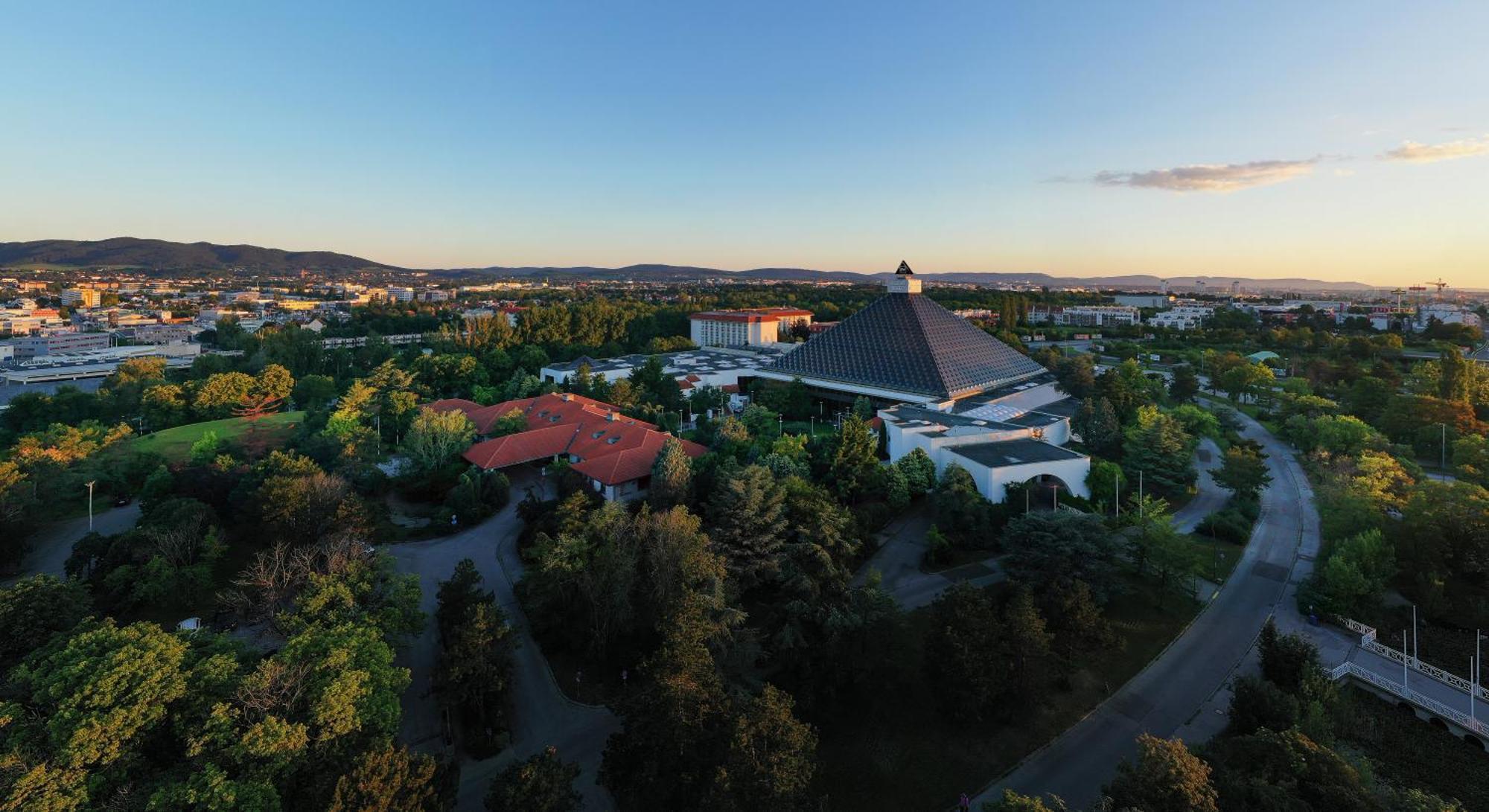 Eventhotel Pyramide Voesendorf Luaran gambar